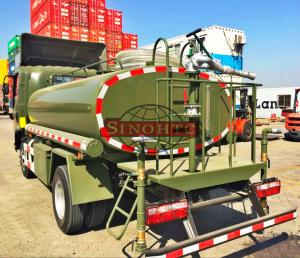 China 1000 - 1200 Gallons Army Water Truck , 4x2 / 4x4 Drive Type Water Sprinkler Truck factory