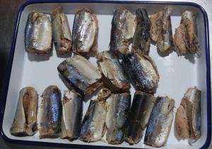 China 155g Tinned Mackerel Fish In Brine Canned Seafood In Water factory