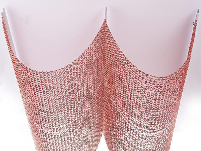 Chain link curtain, also named as chain fly screen or hook chain curtain, anodized aluminum material
