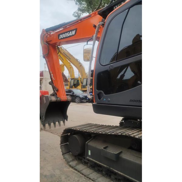 High Cost-Effective Used Doosan DX225LC Excavator 22000 kg for Earthwork and Stone Engineering