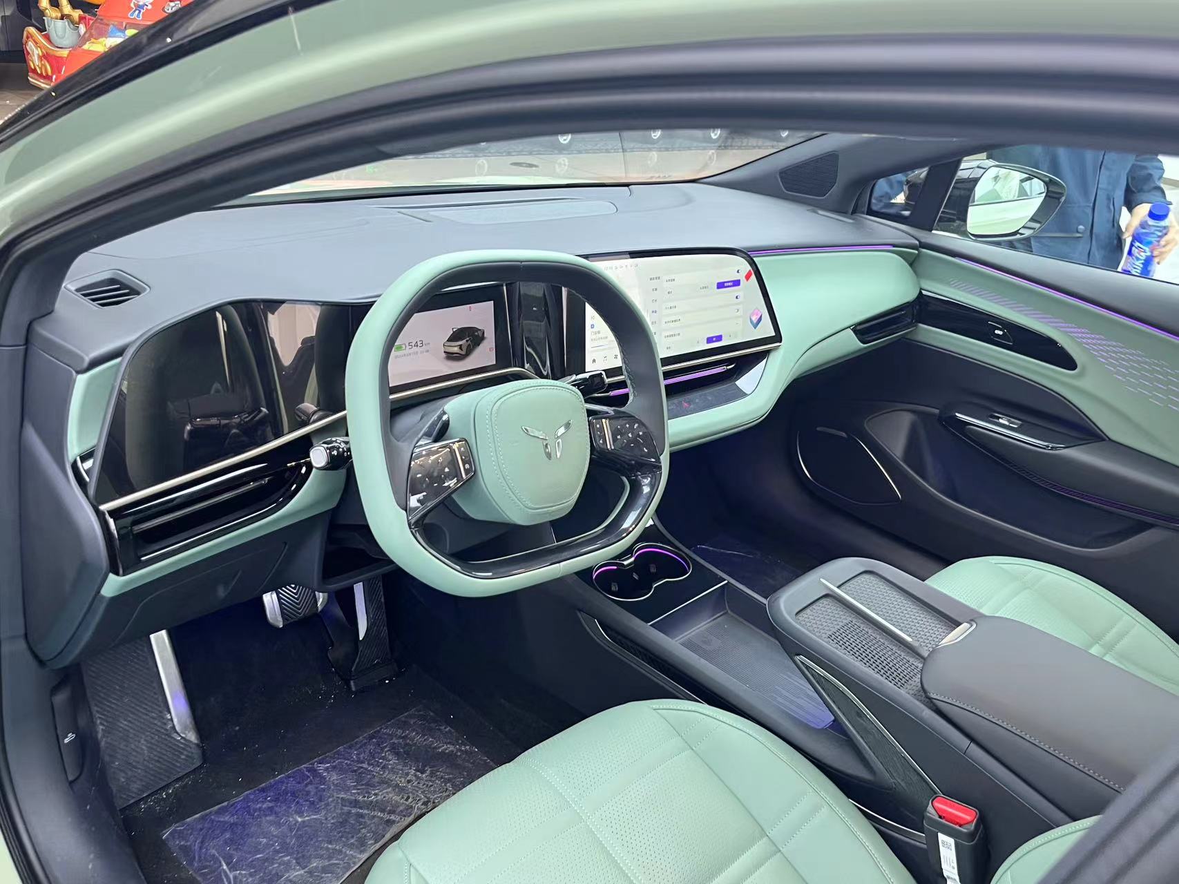 2024 Hongqi EH7 Pure Electric Vehicle with Maximum Torque of 450 Nm and Energy Efficiency by FAW Cars