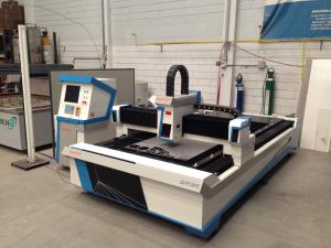 China Laser power 2000W fiber laser cutting machine for cutting stainless steel and carbon steel factory