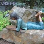 Customized outdoor garden decoration, life-size bronze statue of a girl reading