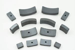 China Motorcycle Motor Essential Permanent Magnet Ferrite Tiles for Convenient Transport factory