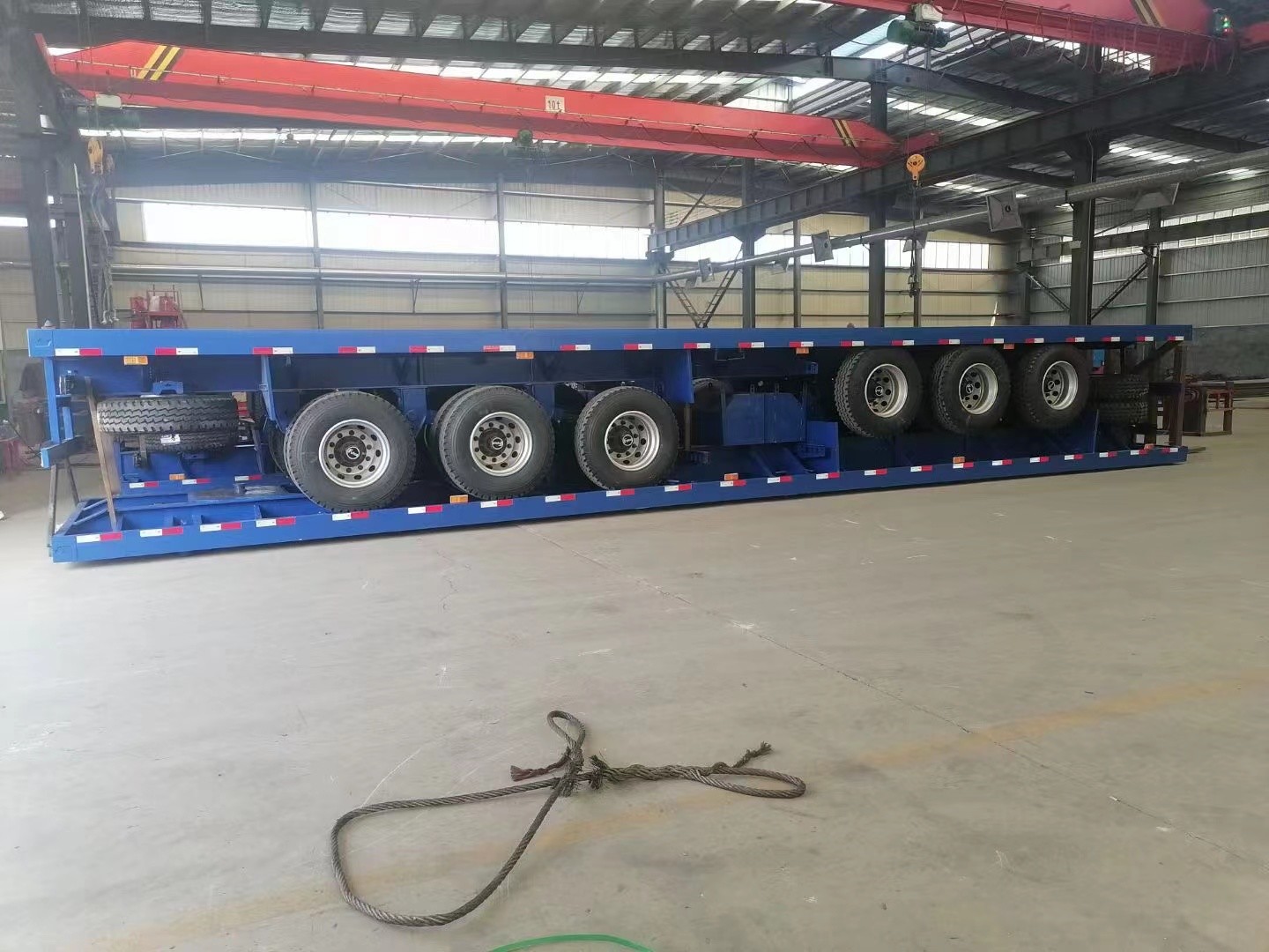 New Tri-Axle 40 Tons Foot Container Chassis Flatbed Semi Trucks Trailer
