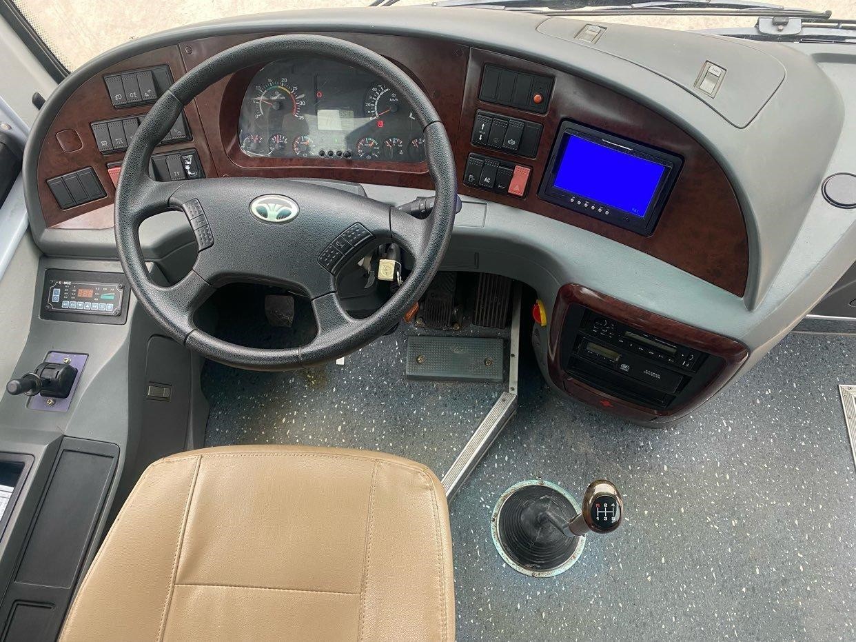 Daewoo Bus GDW6840 Yuchai Engine 30seats EURO V Air Conditioner External Swinging Door