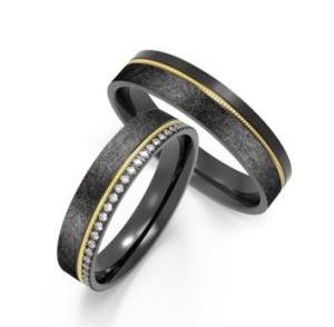 China Durable Polished Titanium Mens Black Wedding Band With IP Gold Encrusted Zircon factory