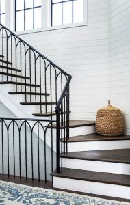 China 44'' Cast Iron Banister Wrought Iron Hand Rail For Outside Steps factory