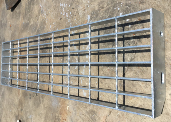Welded Type Metal Stair Tread Grating With Steel Checker Plate