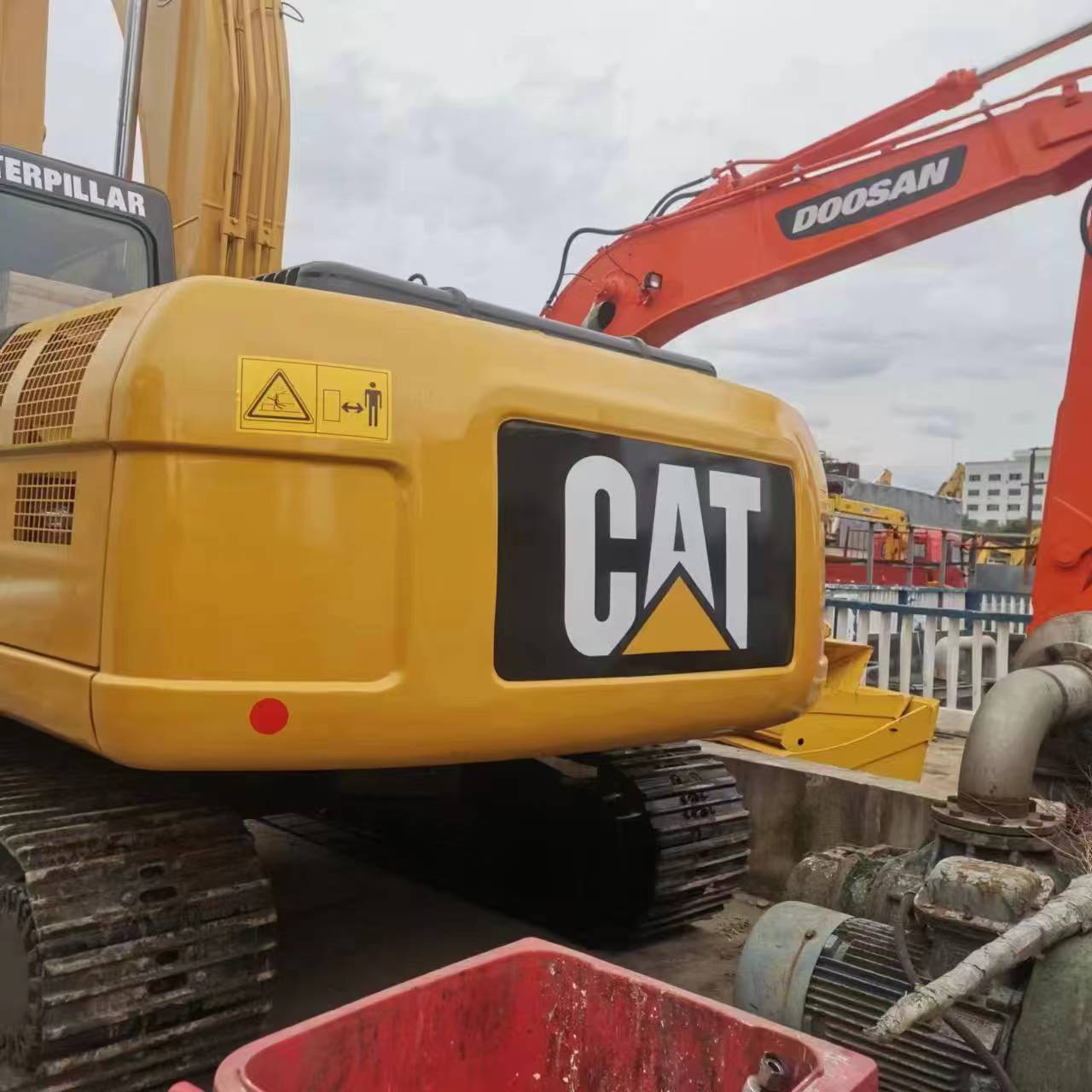 21 Ton Operating Weight 320D Excavator 103 kW Power for Heavy-Duty Construction Work