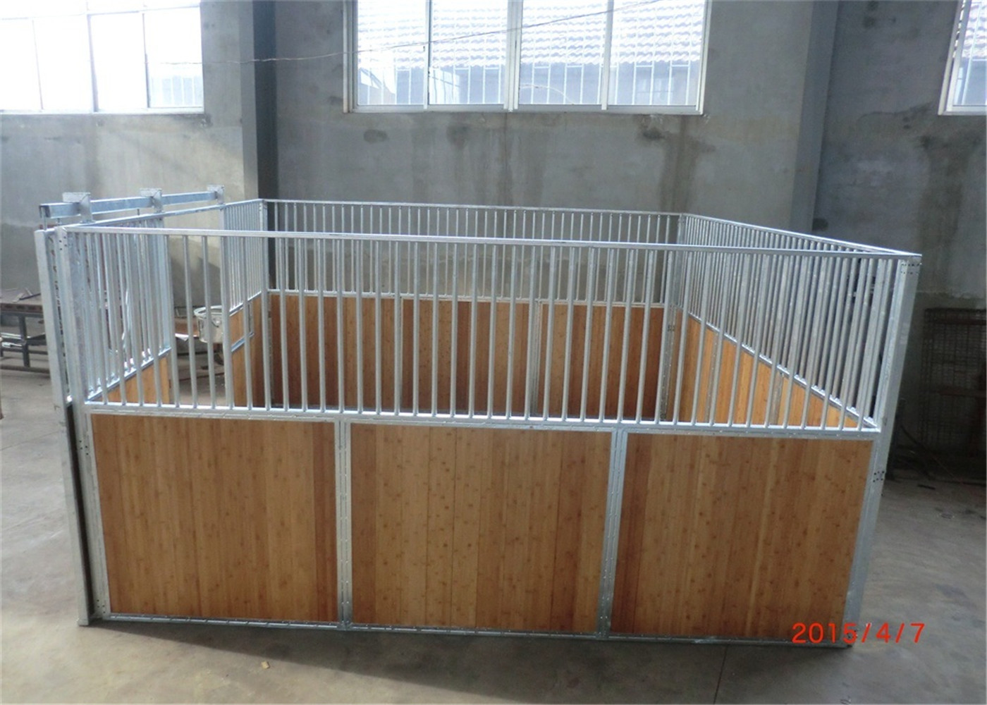 temporary horse stable with roofing 2200mm x 3600mm