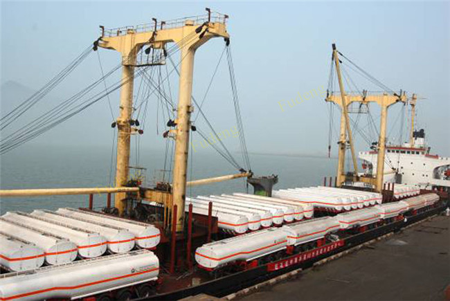 Four Axles Fuel Tanker Semi Trailer 55000 Liters carbon steel material