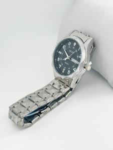 China Waterproof And Stainless Steel Strap Watch With Digital Display And Quartz Movement factory