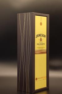 China CMYK offset UV printing Luxury Wine Box Packaging special wooden texture ,maylar paper Material factory