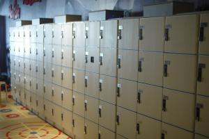 China White Door Lot Locker 5 Tier 2000 X 933 X 470 For Bank Officer / School factory