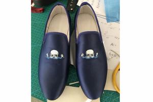 China Embroidery Noble Slip On Loafer Mens Velvet Smoking Slippers Plain Colour Skull Designs factory