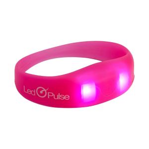 China New Product Christmas Celebration Gifts Custom Silicone Remote Controllable LED Flashing Light up Bracelet Wristband for Concert factory