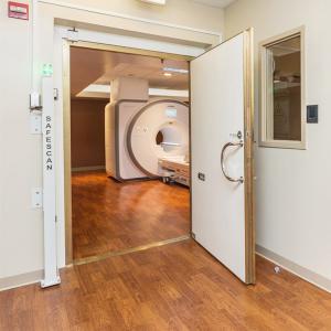 China Customized White RF Shielded Mri Room Single Door For Hospital factory