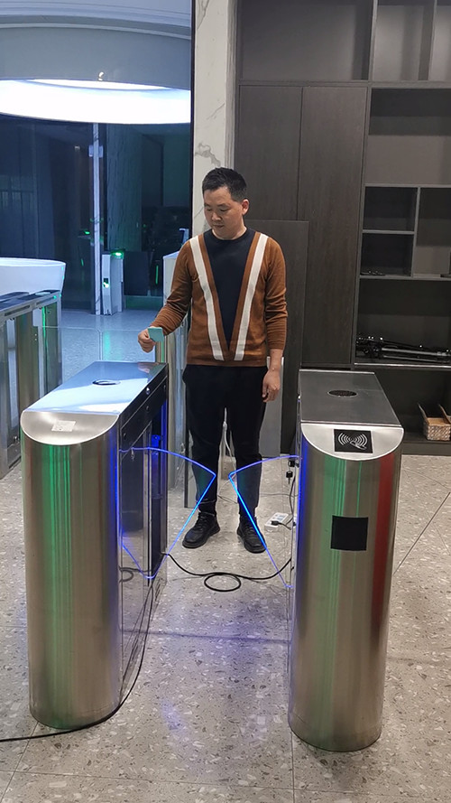 90% Non Condensation Flap Turnstile Gate Barrier With Anti Tailgating Function