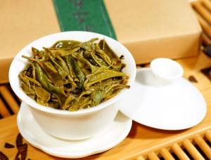 China Flavored Raw Pu Erh Cake Tea Sheng Puerh Tea From Yunnan, AAA Class factory