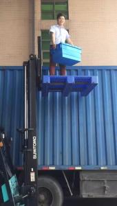 China 600*400*315 plastic stackable turnover box with lid plastic moving crate factory