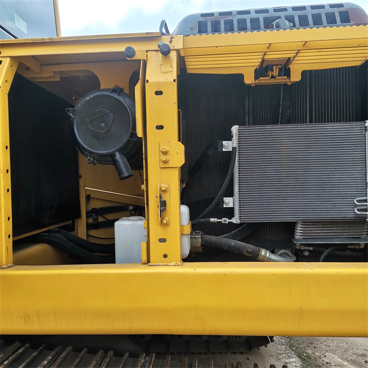 Original Color Earth-Moving Machinery 2021 Komatsu 220-8 22 Ton Used Excavator in Japan