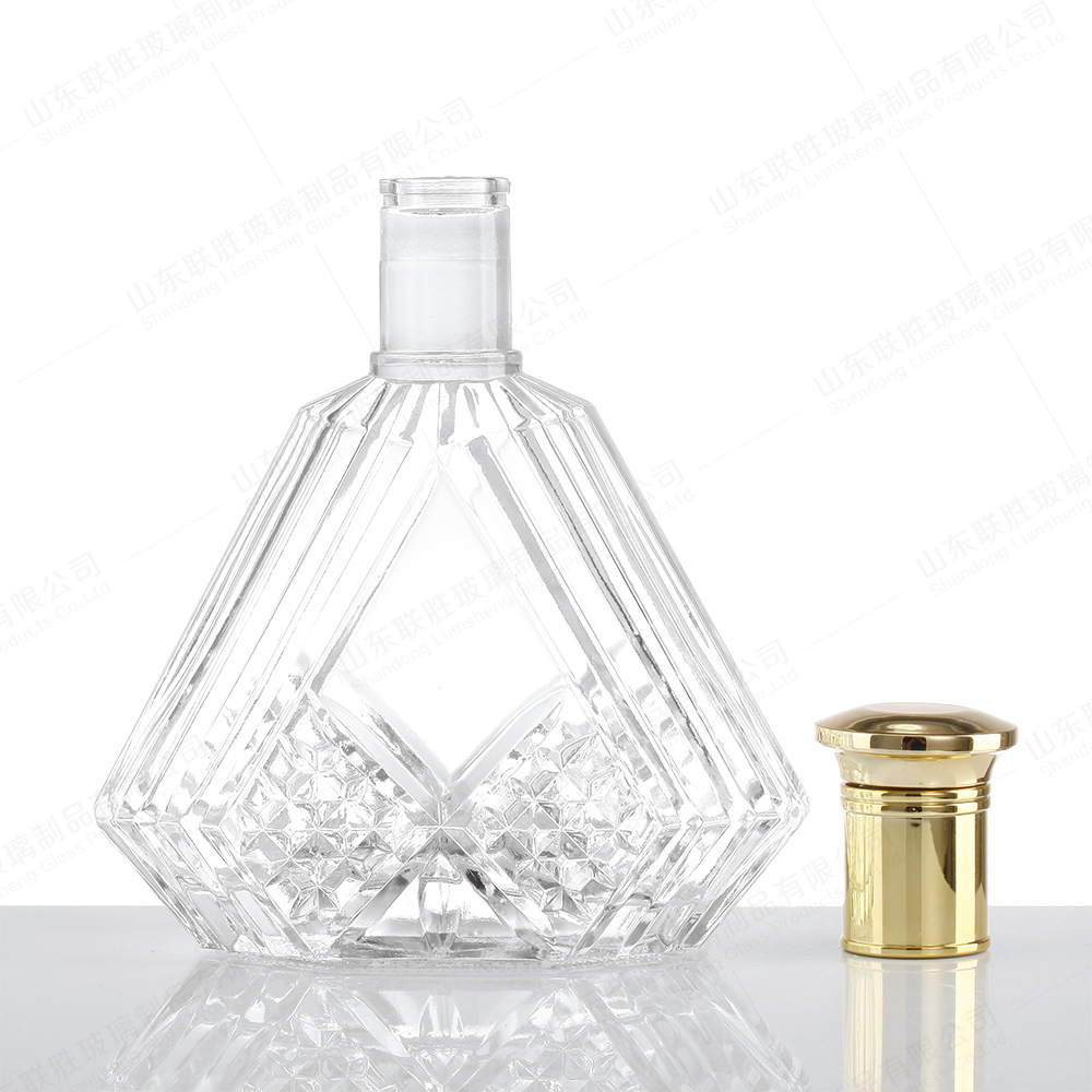 250ml 500ml 700ml 750ml Transparent Triangle Glass Bottle With Gold Cork