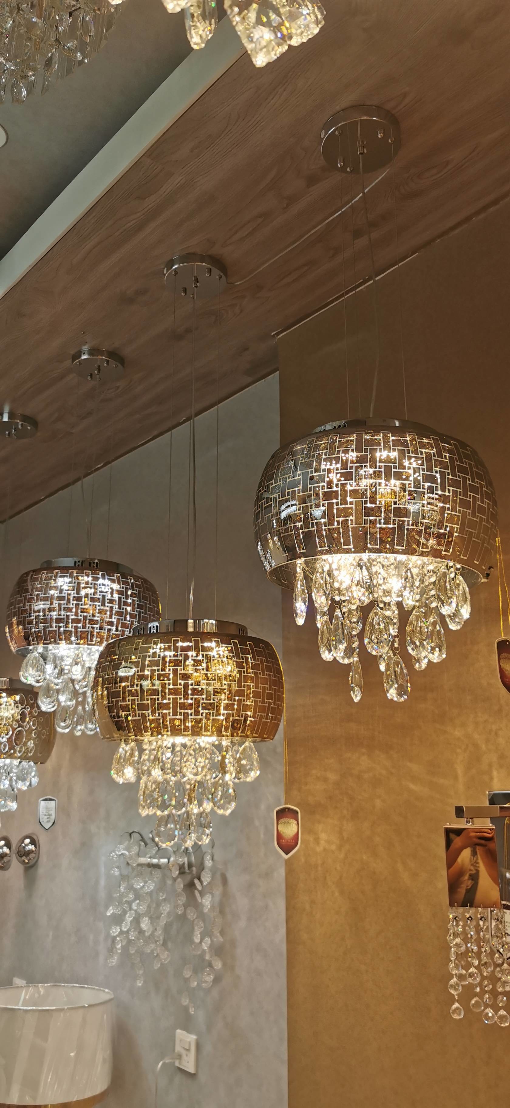 30000h Modern Crystal Pendant Light Luxury Interior Wedding Decoration