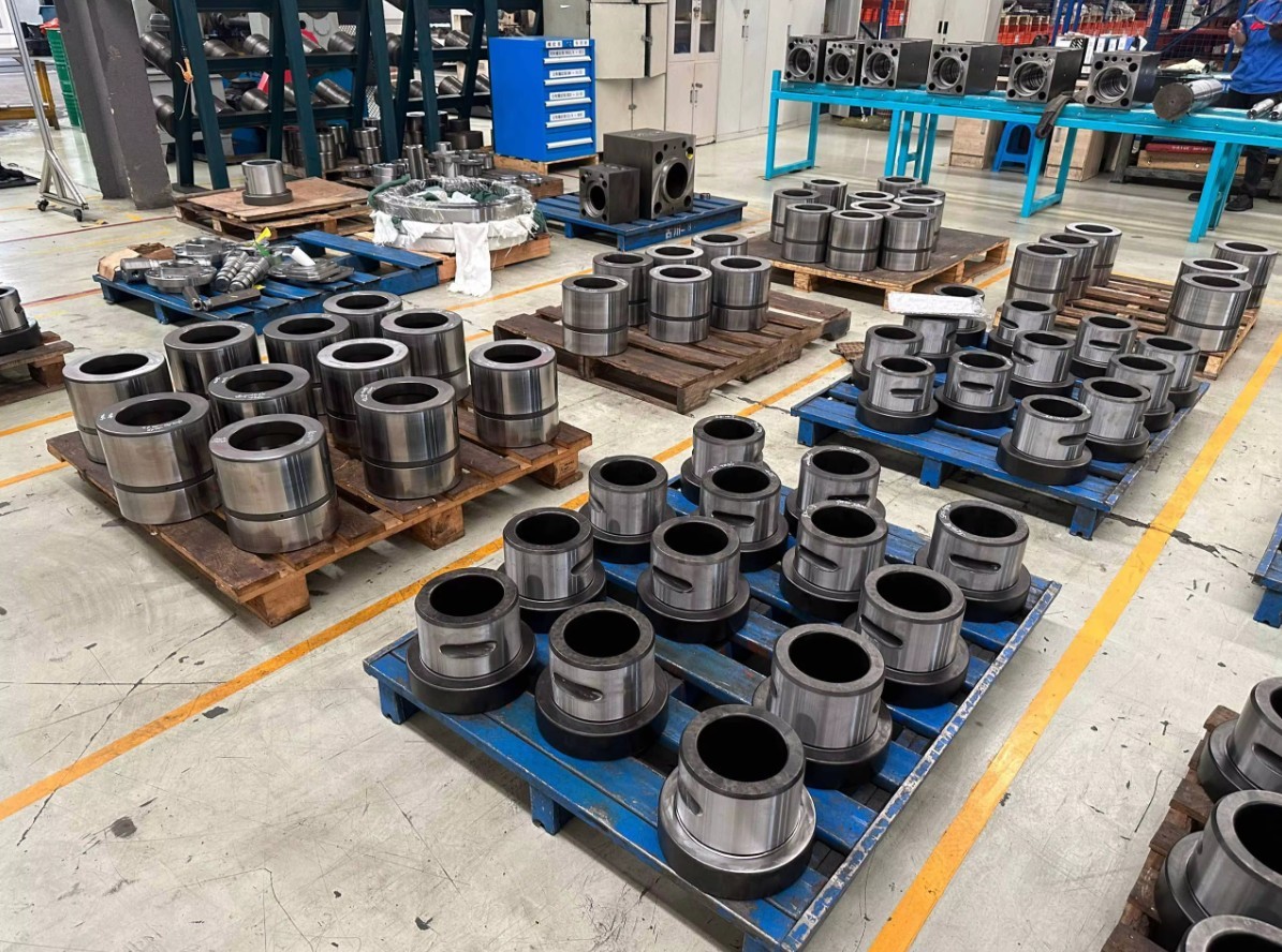 Excavator MT10 MT15 MT20 MT25 MT30 MT36 MT40 MT45 MT65 Hydraulic Hammer Lower Inner Bush Rock Hammer Front Cover Upper Bush for Hammer Spare Parts