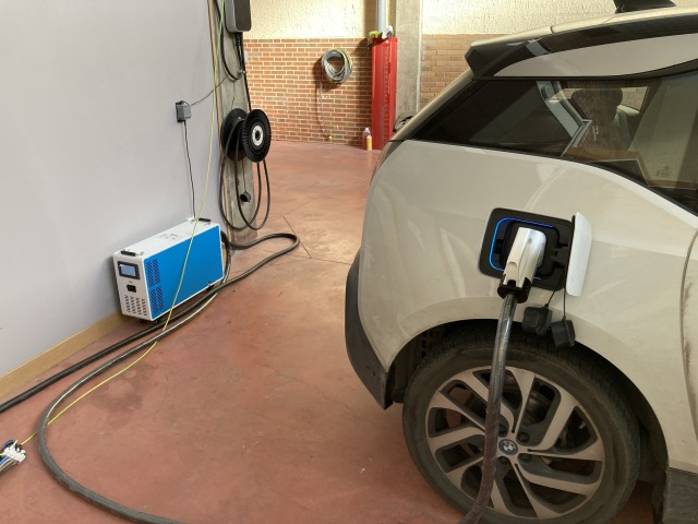 60KW Output Power Guangdong Energy CCS2 Portable Electric Vehicle DC EV Station Charging Pile with Double Gun Model3