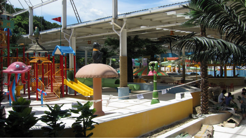 Large Holiday Waterpark Project , Indoor Amazing Funny Water Park / Customized water slide