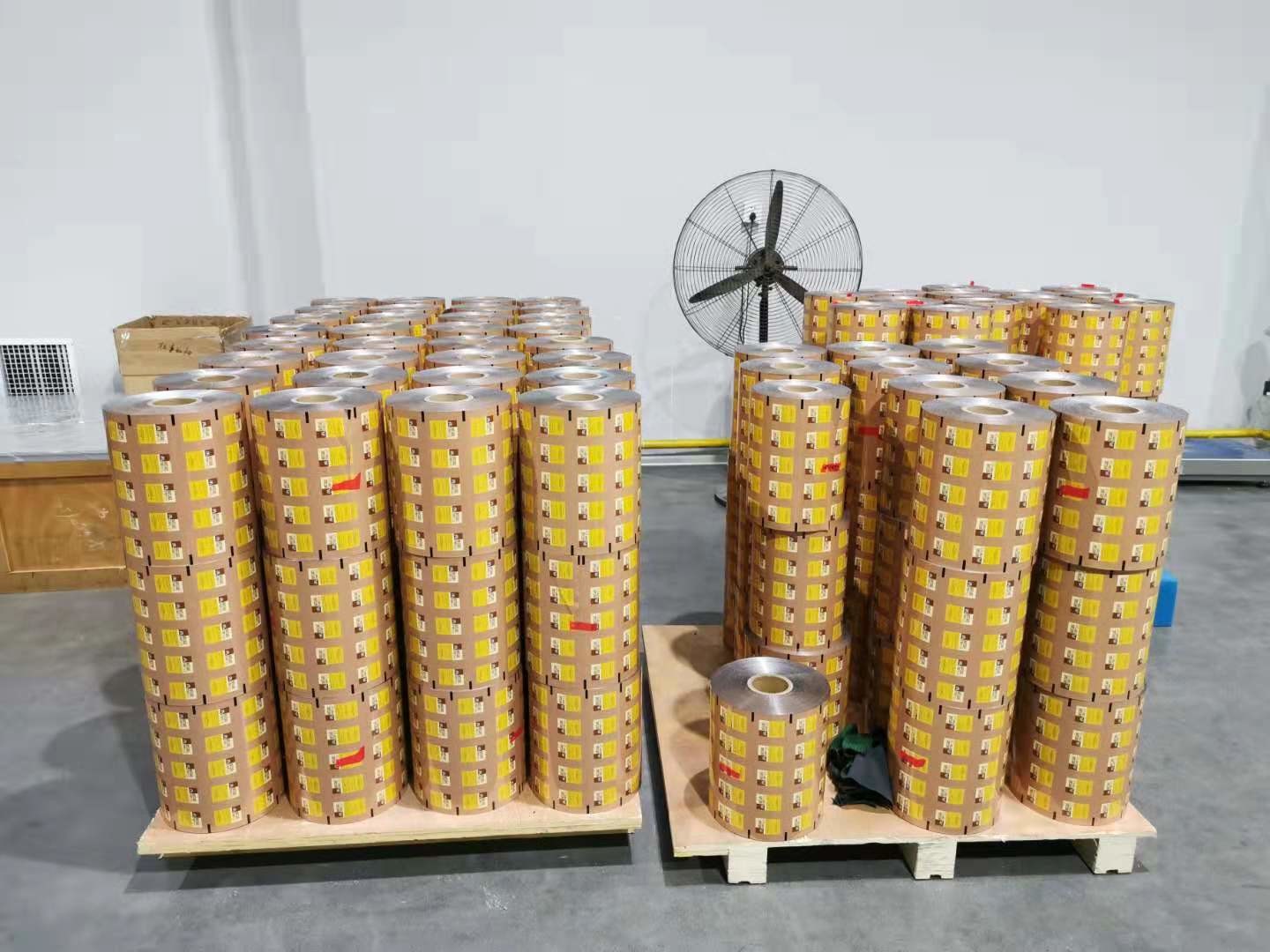 80mic PE Heat Seal Aluminum Foil Roll Film 0.08mm Thickness sauce packing