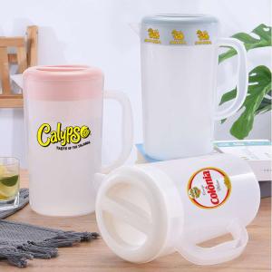 China Large Capacity Plastic Beer Pitcher Heat Resistant Plastic Water Jug With Lid 70oz factory