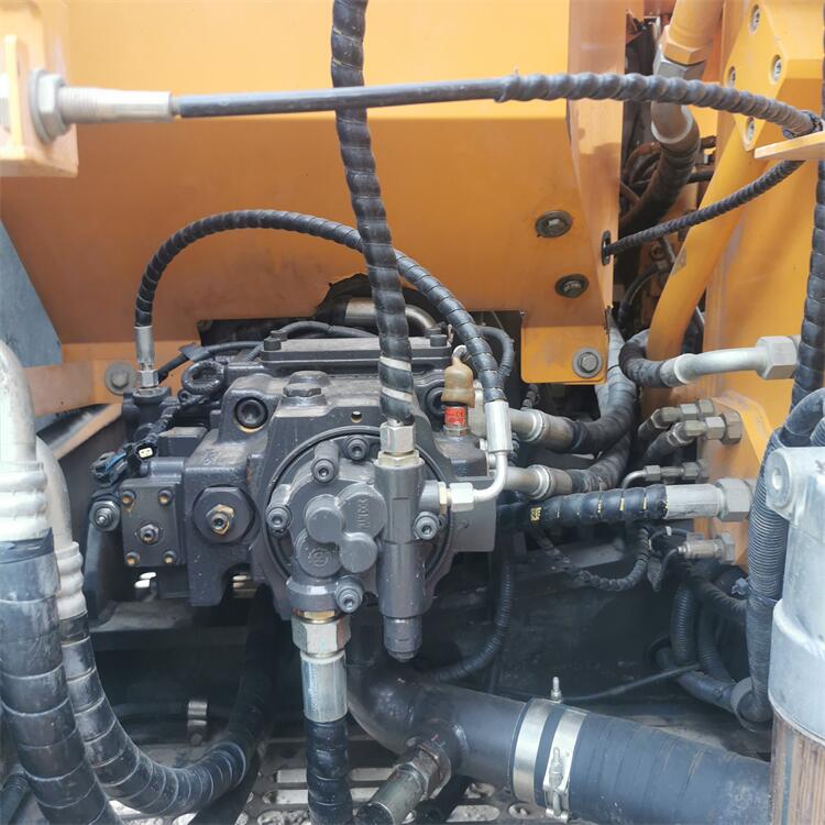 Crawler Chain Moving Type Original Hydraulic Cylinder Rubber Track Sany Excavator SY155 with A/C