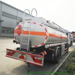 3000L - 6000L Crude Oil Tanker Truck , Mobile Fuel Oil Delivery Truck