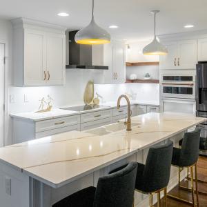 China Shaker Modular Solid Wood Kitchen Cabinet Complete Modern White factory