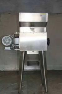 China Malt miller with stainless steel panel for beer brewing use factory