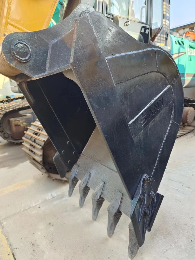 Original Hydraulic Valve Hyundai 305 Excavator 30 Ton in Shanghai 1500 Working Hours