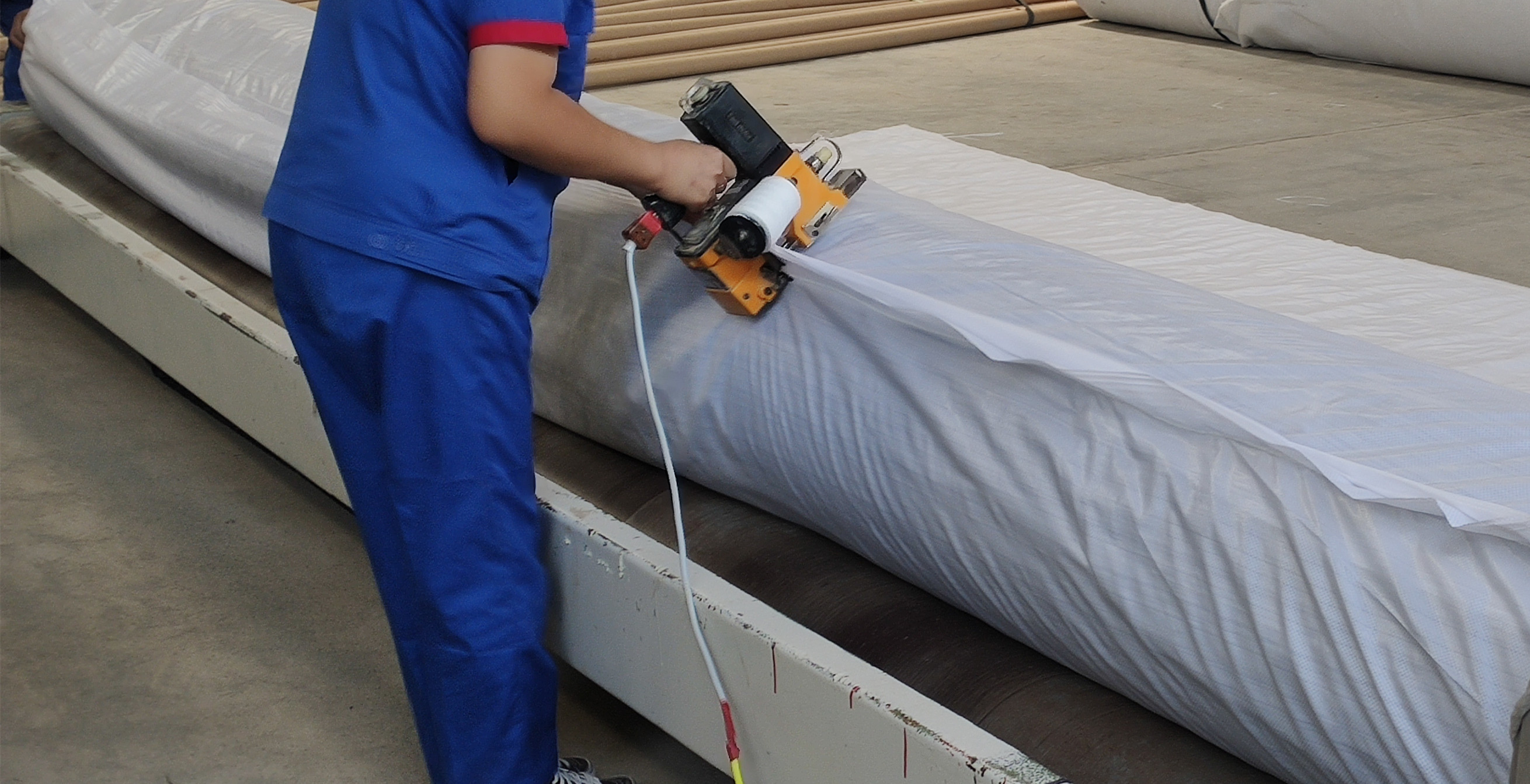 Villa Design Style 5500g/m2 ASTM Waterproof Bentonite Geotextile Geosynthetics Clay Liner for Pond Liners