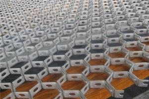 China 304/316 Stainless Steel Hex Steel For Refractory Lining With 50X50mm Mesh factory
