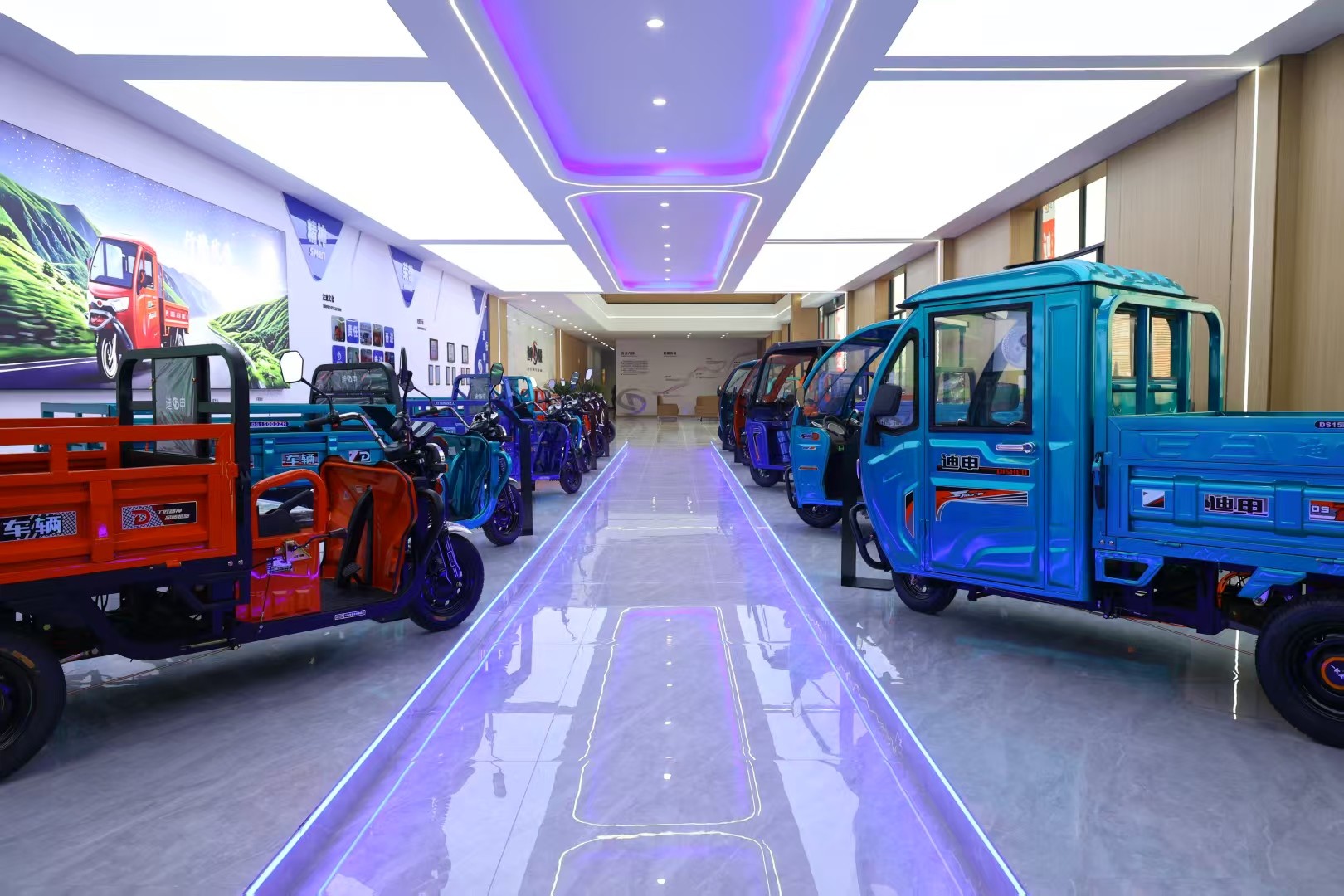 Side Mounted Bucket Self Loading Electric Garbage Trucks 30-50Km/h