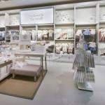 Powder Coated Attractive Clothing Display Racks Stands For Garment Store
