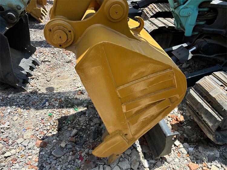 Japan Made CAT308 Crawler Excavator with 7160KG Operating Weight and 49.7KW Engine