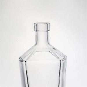China Glass Liquor Bottle for Whisky Gin Rum Vodka 500ml Capacity and Cork Stopper Included factory
