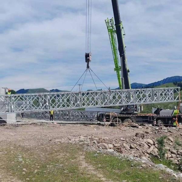 China Hot Dipped Galvanized Prefabricated Truss Bridge Mill Steel Pipe Bridge factory