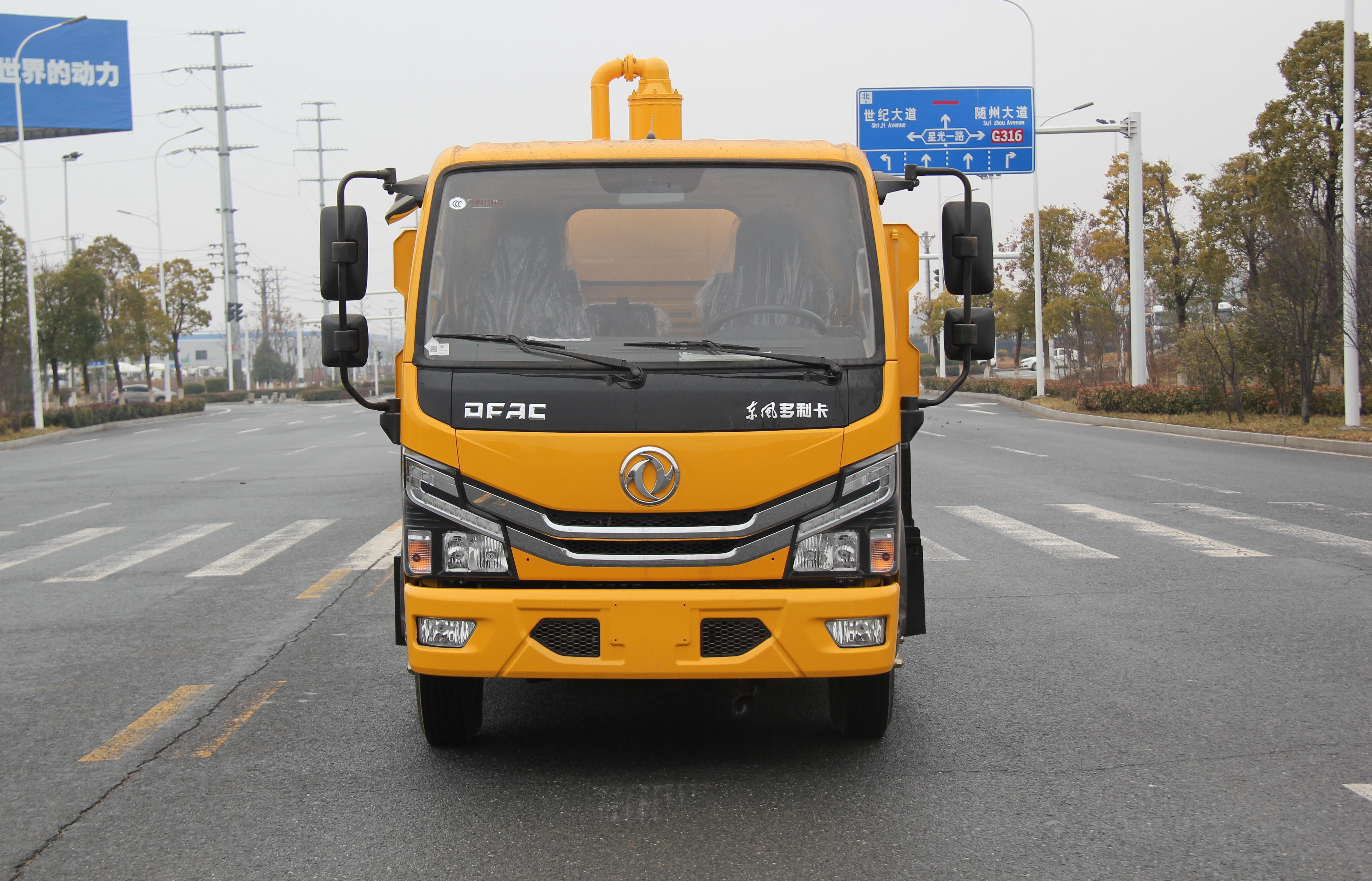 Manual Transmission Type Septic Suction Truck 4x2 Dirt Suction Truck