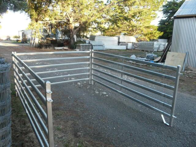 1.8m Hot Dip Galvanized Livestock Corral Panels For Cattle Fence