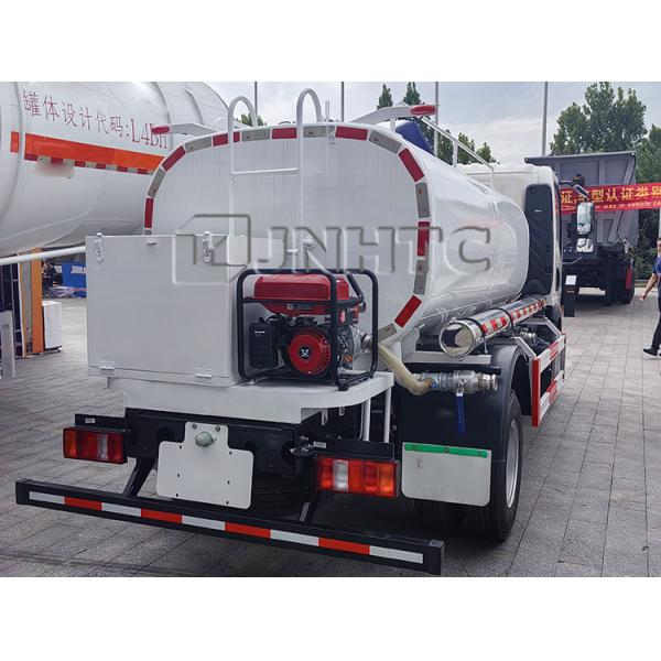Light Sinotruk HOWO 4X2 5 Cbm Water Transport Vehicle Water Tanker Trucks