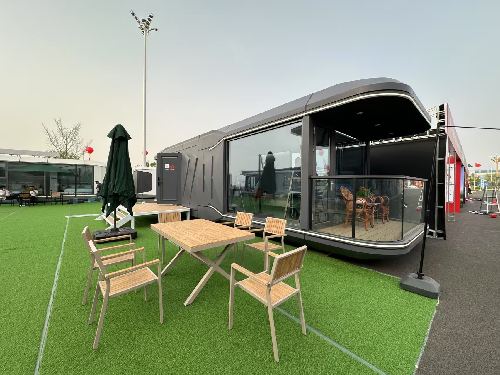 China Modular Space Capsule House with Aluminum Frame and LED Lighting factory