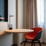 Ash Wood Frame and Solvent-Free Anti-Fouling Leather King Size Bedroom Furniture